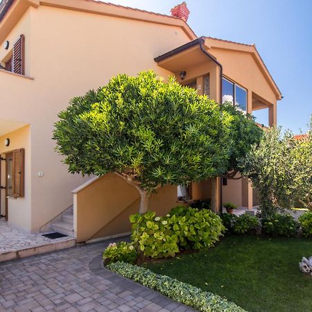 Apartmani Pina Krk Town Exterior foto