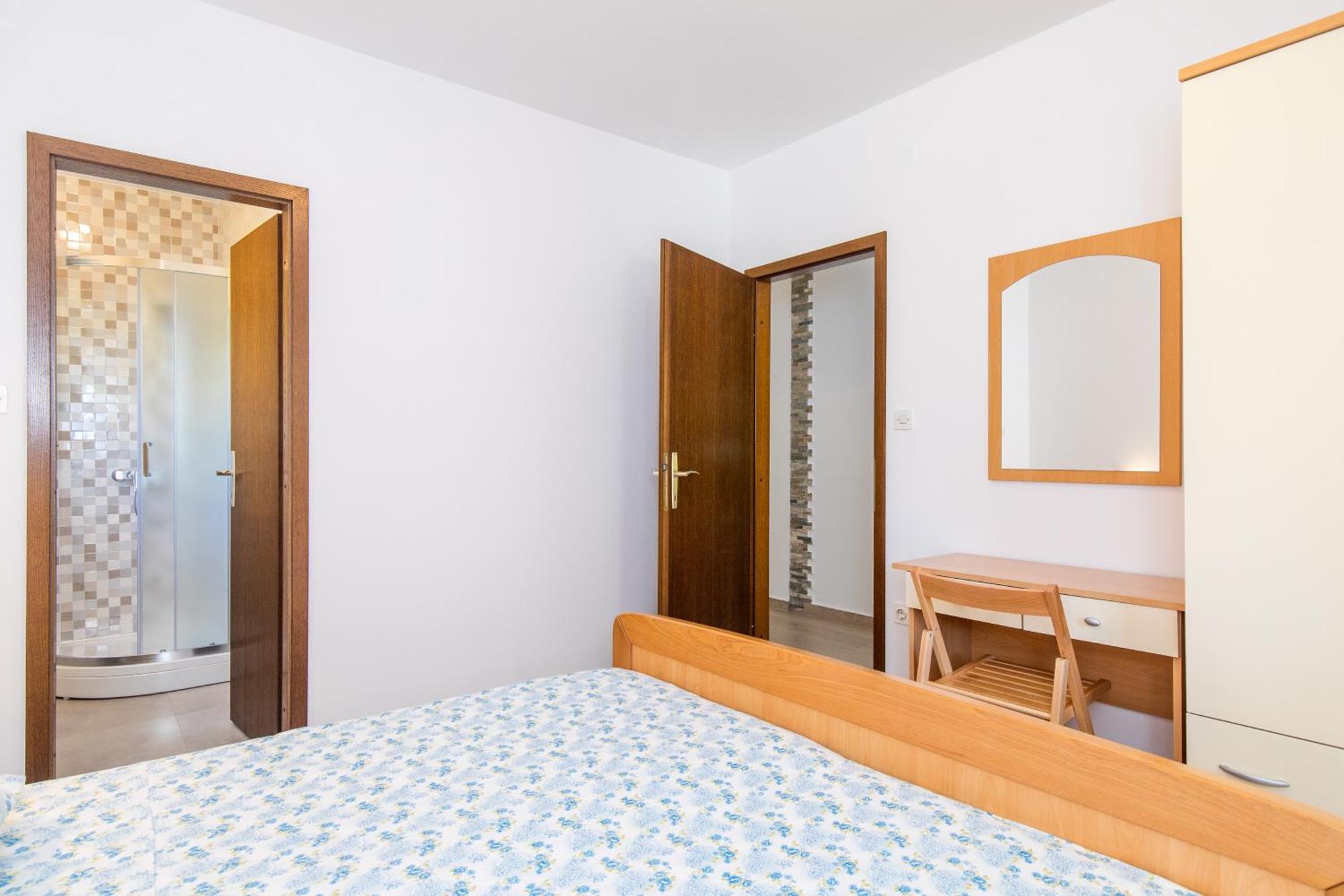 Apartmani Pina Krk Town Exterior foto