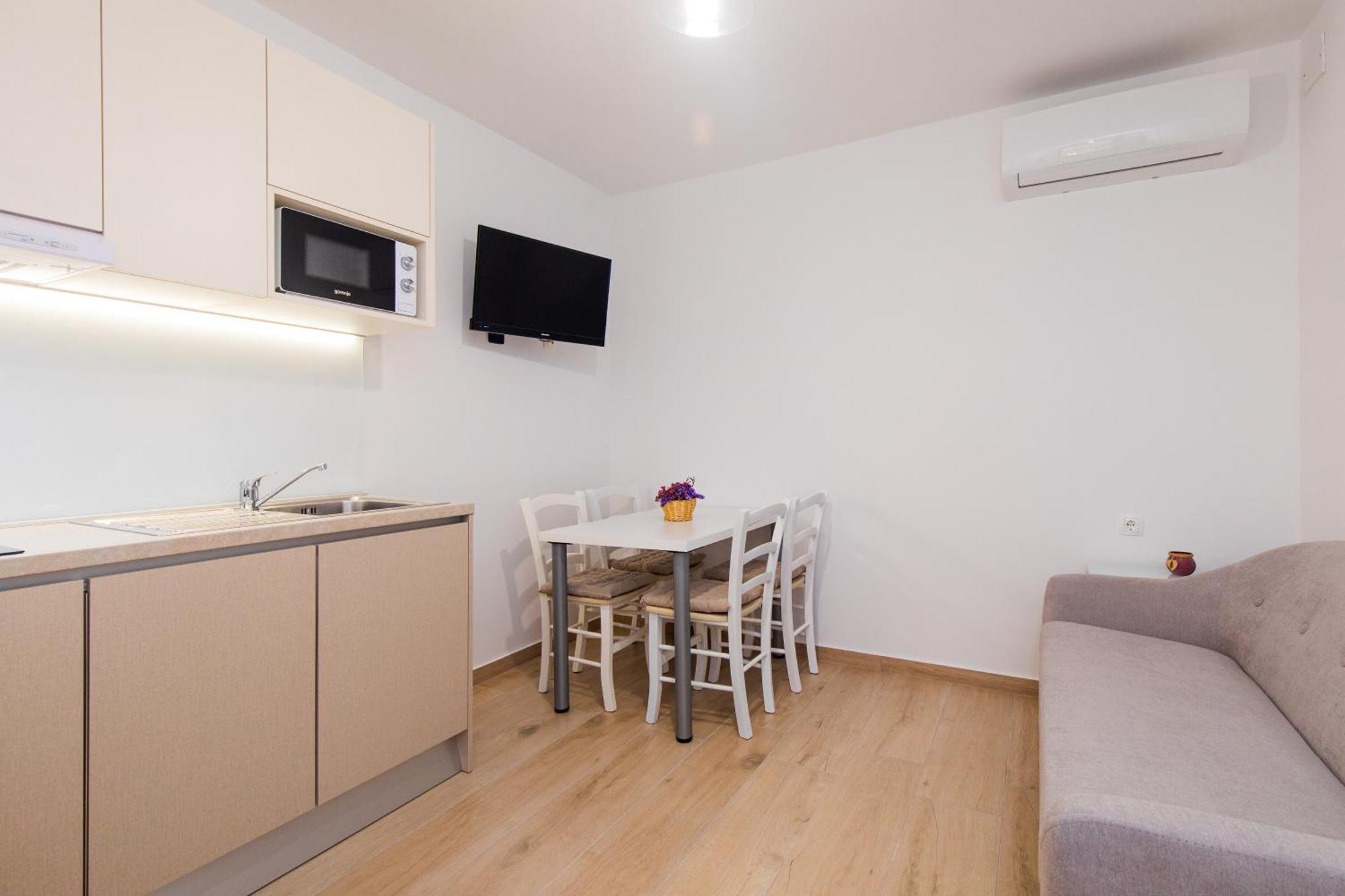 Apartmani Pina Krk Town Exterior foto