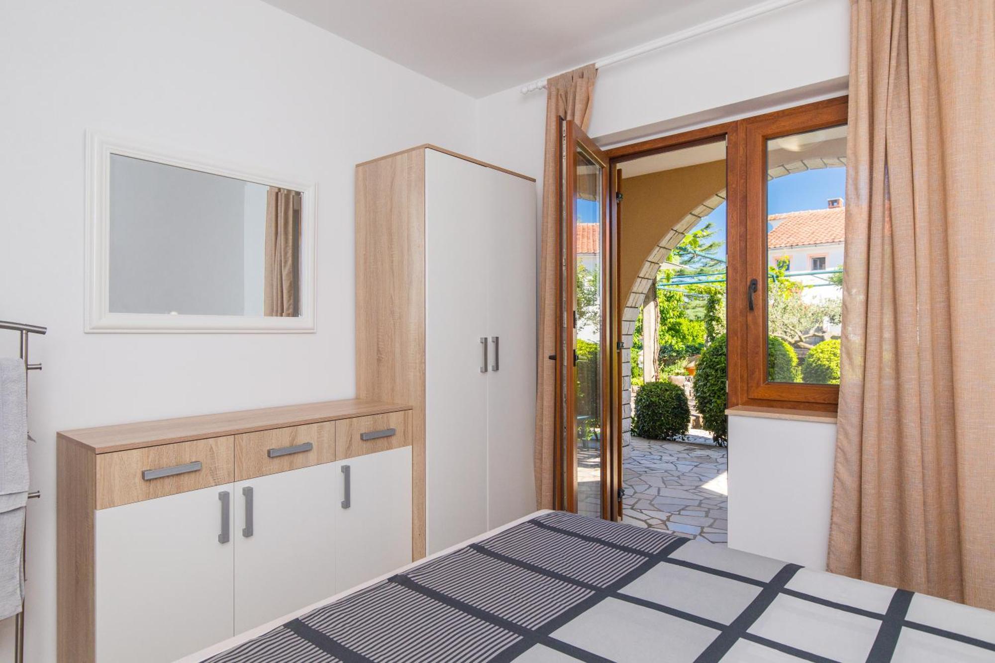 Apartmani Pina Krk Town Exterior foto