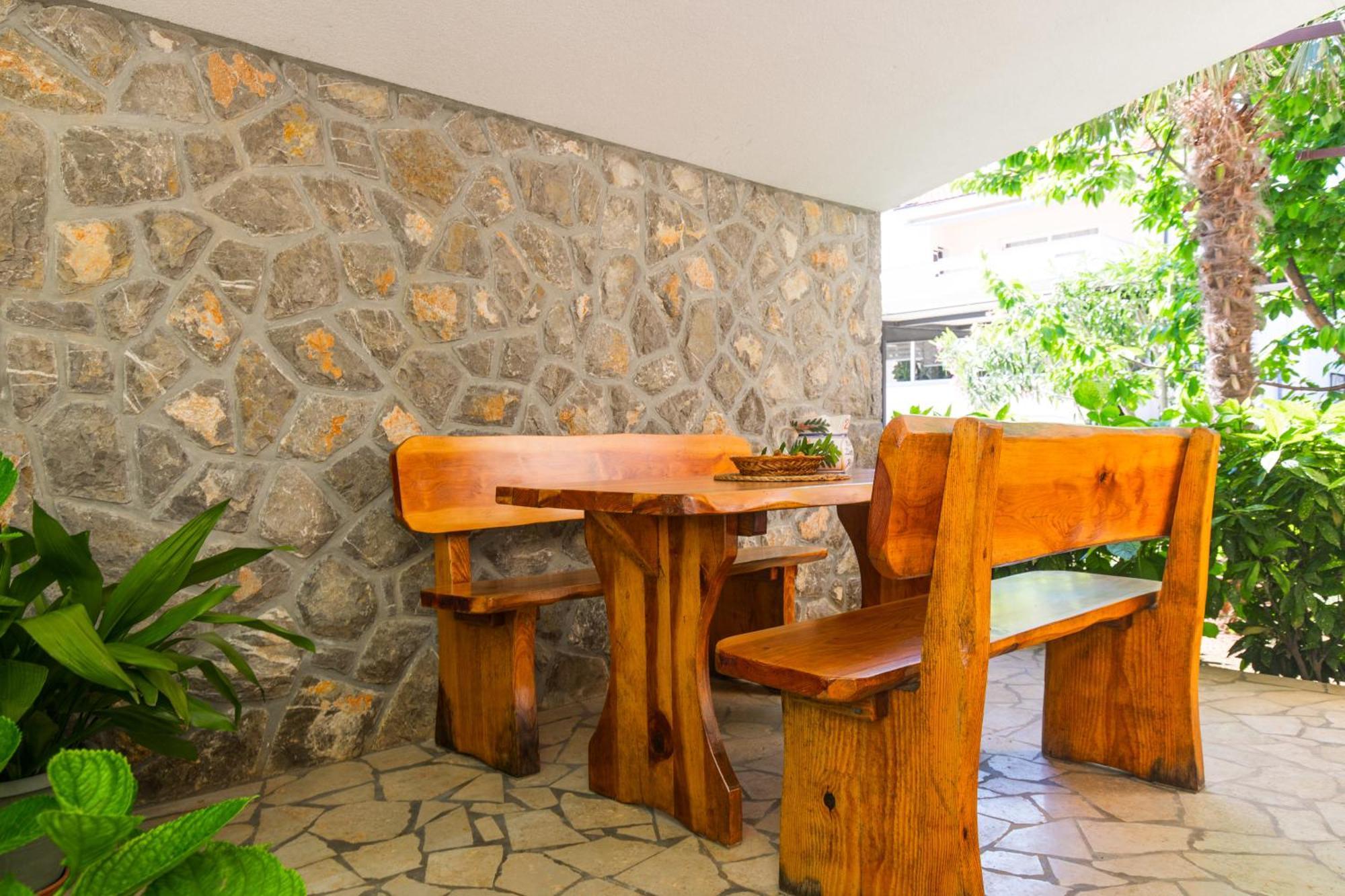 Apartmani Pina Krk Town Exterior foto