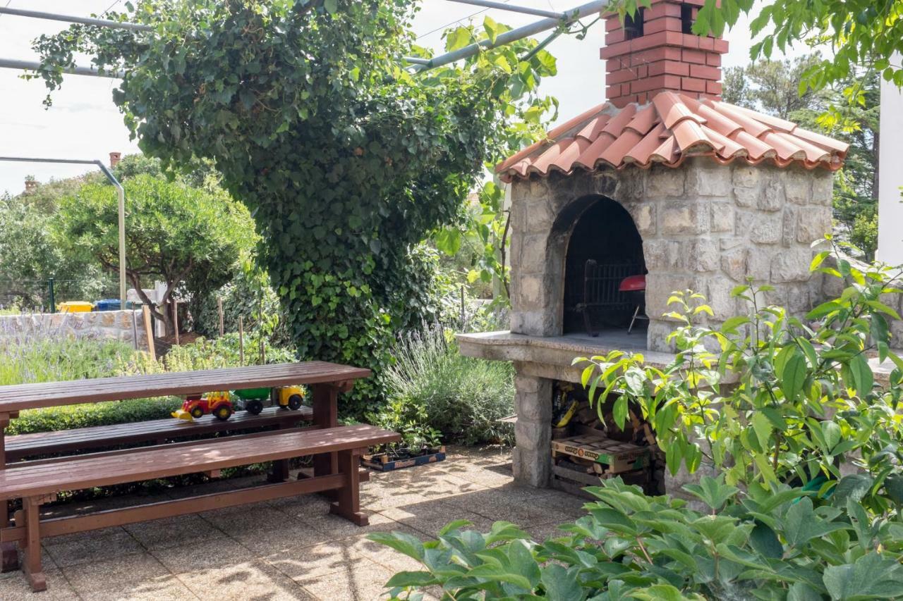 Apartmani Pina Krk Town Exterior foto