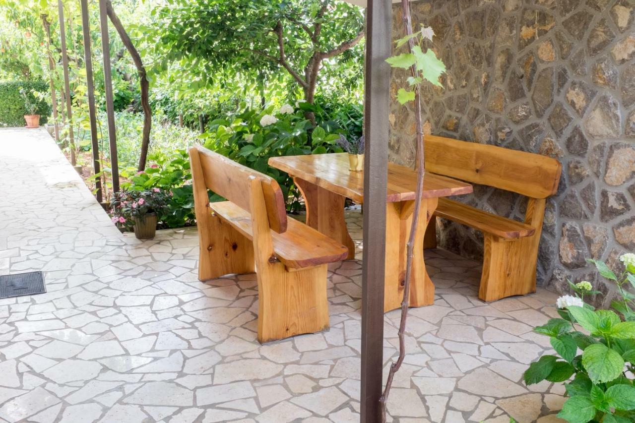 Apartmani Pina Krk Town Exterior foto
